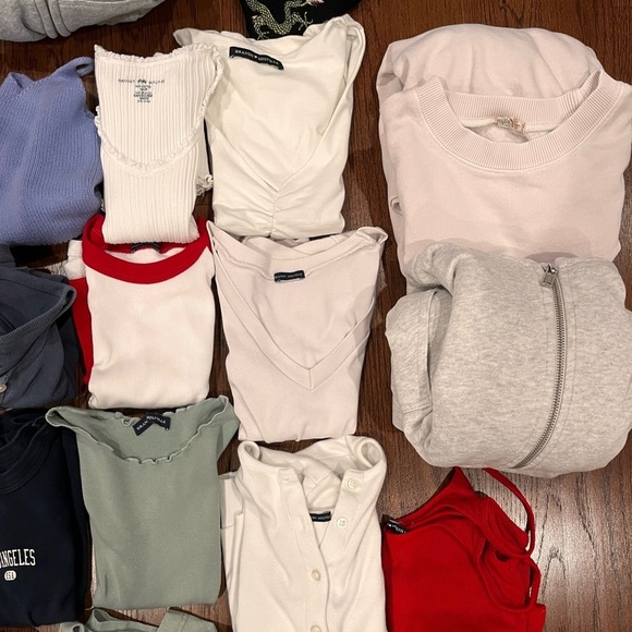 BRANDY MELVILLE COLLECTION - Picture 9 of 16